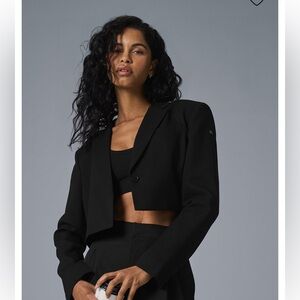 ALO Yoga Women's Cropped First Class Blazer